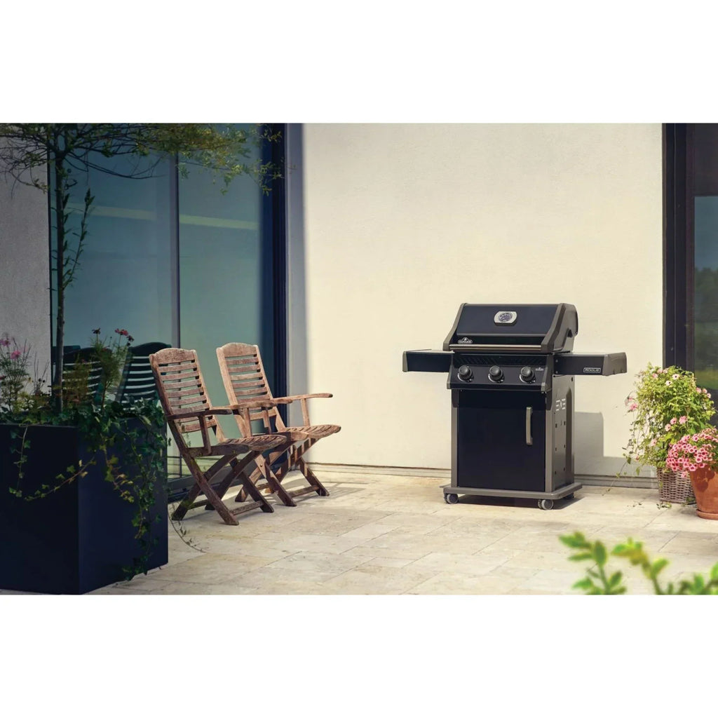 Napoleon Rogue 425 Freestanding Gas Grill w/ Stainless Steel Grids
