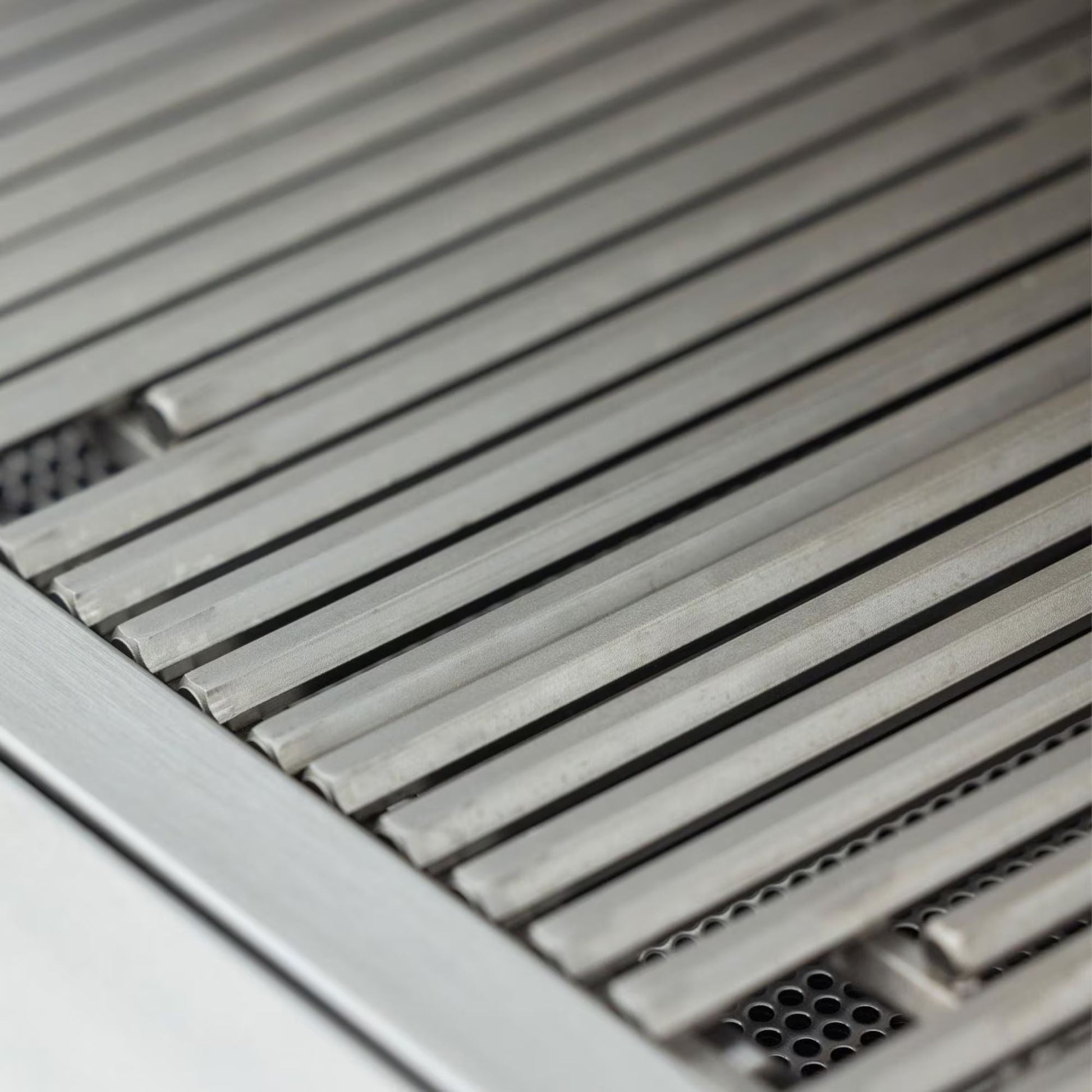 Blaze LTE PRO 32-Inch 4-Burner Built-in Gas Grill w/ Digital Temperature Screen & Rear Infrared Burner